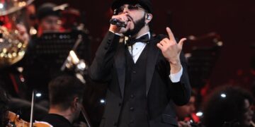 Yandel cruza perreo y orquesta en experimento sinfónico que hace bailar a la Quinta Vergara