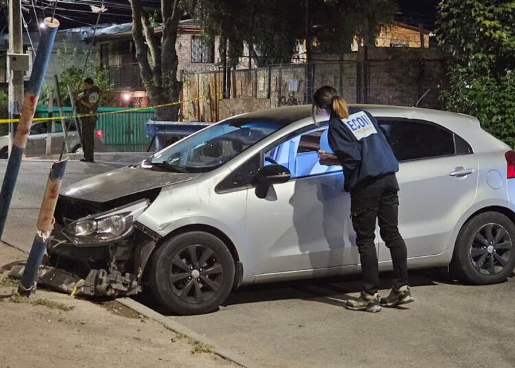 Dos jóvenes quedan en riesgo vital tras violento ataque a disparos contra un vehículo en Maipú