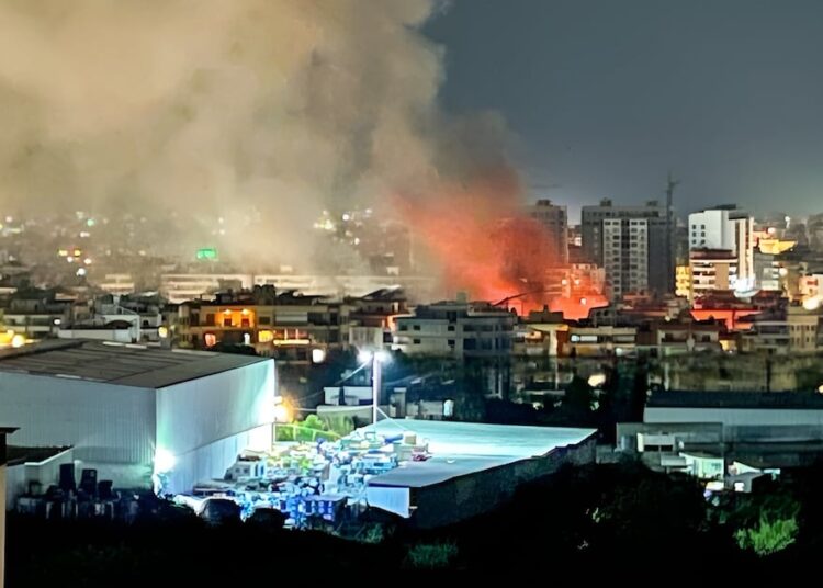 Israel intensifica bombardeos en Beirut y obliga a evacuaciones masivas en el sur de la capital libanesa