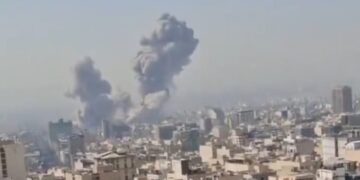 Guardia Revolucionaria iraní afirma haber atacado con misiles un destructor de EEUU en el Índico