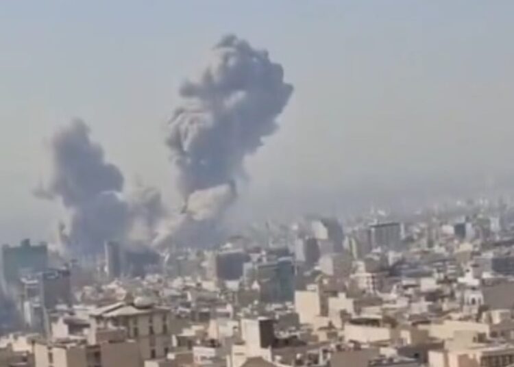 Guardia Revolucionaria iraní afirma haber atacado con misiles un destructor de EEUU en el Índico