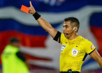 “Posición natural producto de la acción”: los audios del VAR de la polémica mano en el final del partido de la U