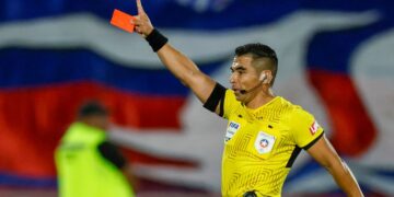 “Posición natural producto de la acción”: los audios del VAR de la polémica mano en el final del partido de la U