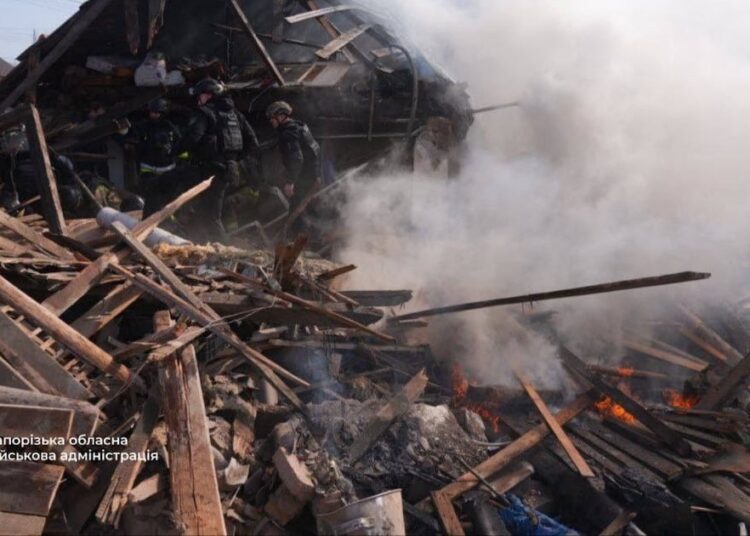 Un ataque ruso en el este de Ucrania deja una mujer muerta y dos heridos, incluido un niño