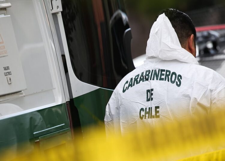 Hallan a hombre muerto en vía pública Conchalí: cadáver presenta impactos de bala