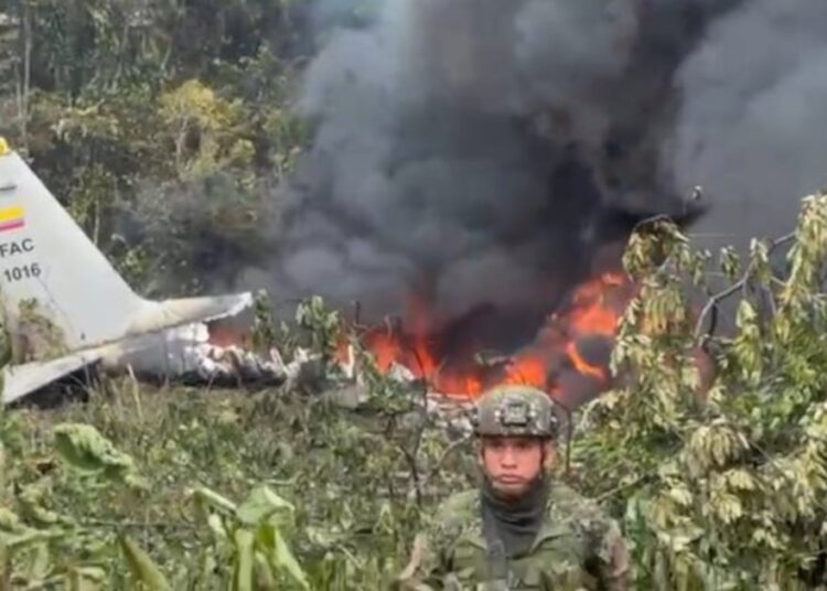 Tragedia aérea en Colombia: ascienden a 66 los muertos en el accidente del avión militar estrellado