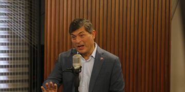 “El bencinazo”: Parisi reaparece y critica alza del combustible asegurando que es una “muy mala señal”