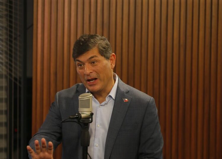 “El bencinazo”: Parisi reaparece y critica alza del combustible asegurando que es una “muy mala señal”