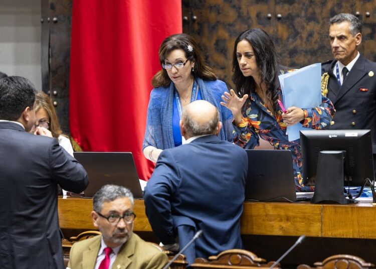 Senado pospone definición de comisiones legislativas y votación queda para este miércoles