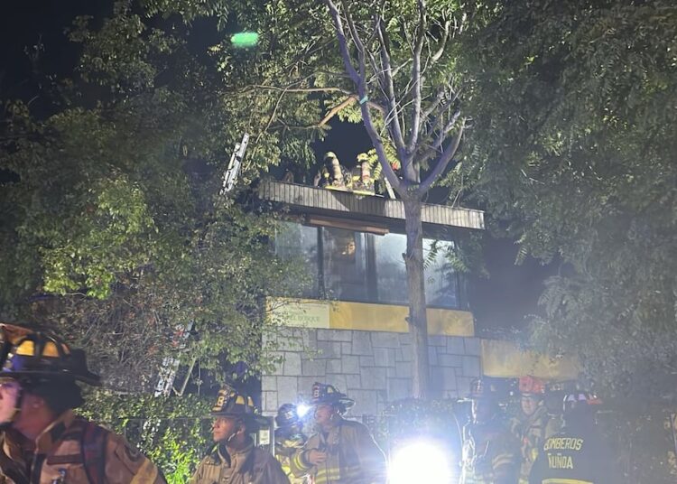 Incendio en hogar de ancianos de Providencia deja un fallecido y cinco heridos