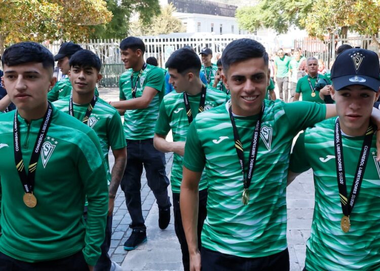 El conflicto que enfrenta a la dirigencia de Santiago Wanderers con el plantel campeón de la Copa Libertadores Sub 20