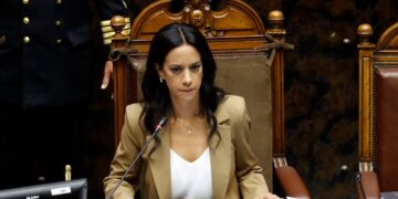 Presidenta del Senado se suma a las críticas por remoción de la directora de SernamEG y lanza nuevo dardo al gobierno