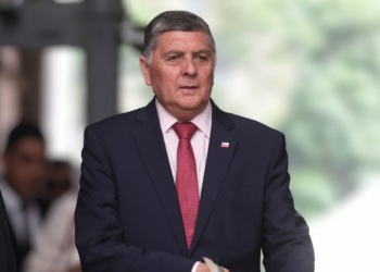 Alvarado desmiente a Boric y dice que Kast “no fue informado ni tuvo conocimiento alguno sobre el cable chino”