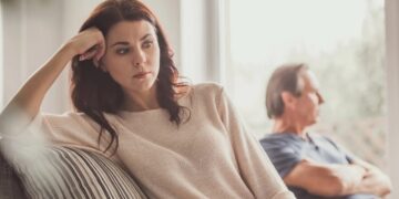 Cómo las personas que “crean problemas o dificultan la vida” pueden acelerar el envejecimiento, según un estudio