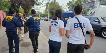 El macabro hallazgo del cadáver de una mujer frente al domicilio de la alcaldesa de Quinta Normal
