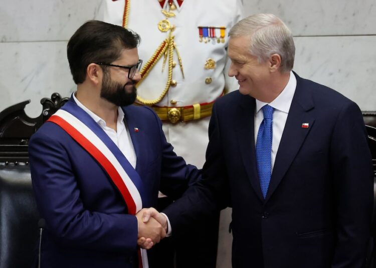 “Es un contenido profundo”: Kast habla sobre el papel que le entregó Boric en cambio de mando