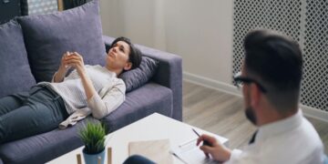 Soy psicólogo y estas son las 5 formas de manipulación que debes reconocer en una relación