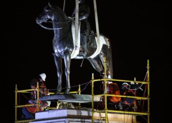 Tras casi 5 años de ausencia: estatua del general Manuel Baquedano retorna a Plaza Italia