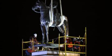 Tras casi 5 años de ausencia: estatua del general Manuel Baquedano retorna a Plaza Italia