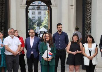 Último cónclave oficialista: Vallejo y Elizalde desdramatizan ausencia de partidos y critican proyecto de conmutación de penas